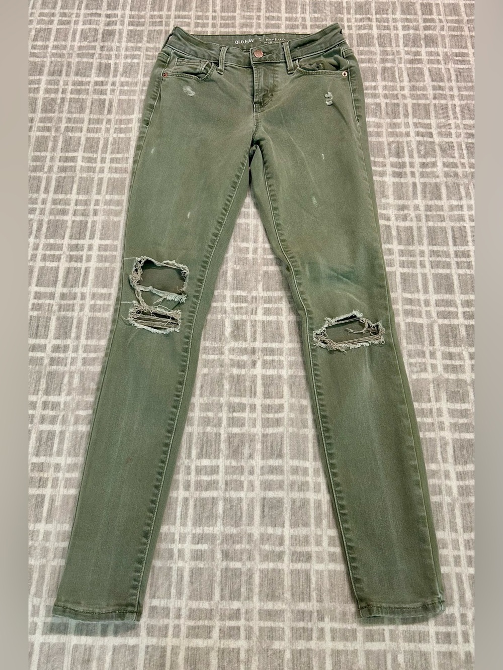 Old Navy Rockstar Olive Distressed Skinny Jeans Size 0